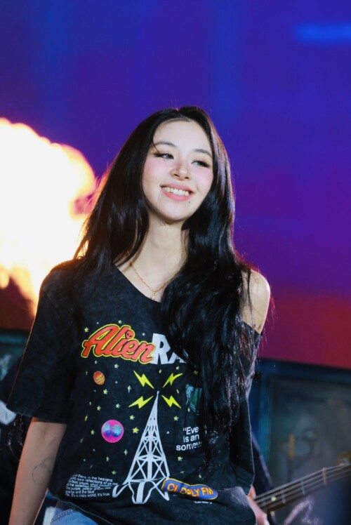 250416-Chaeyoung-at-Coldplay-128640b83667e23916.jpeg