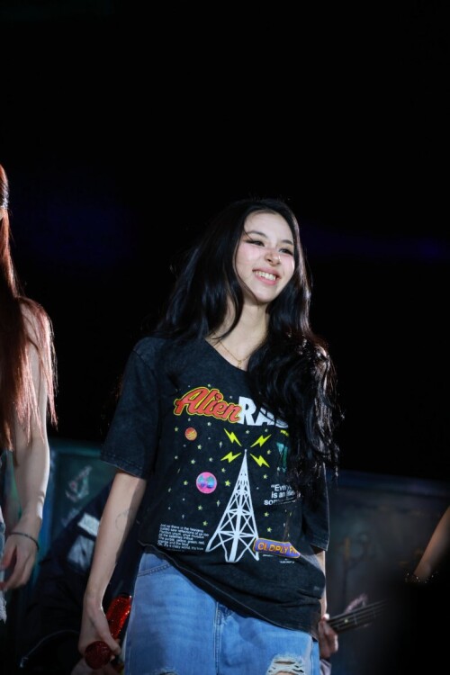 250416-Chaeyoung-at-Coldplay-144936818b45e5fc8d.jpeg