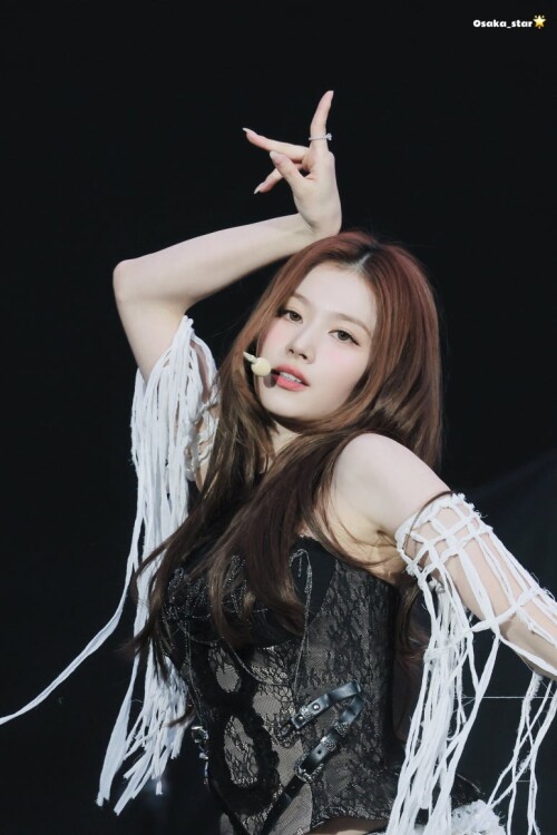 250416 Sana at Coldplay 88710d6a93f32383b