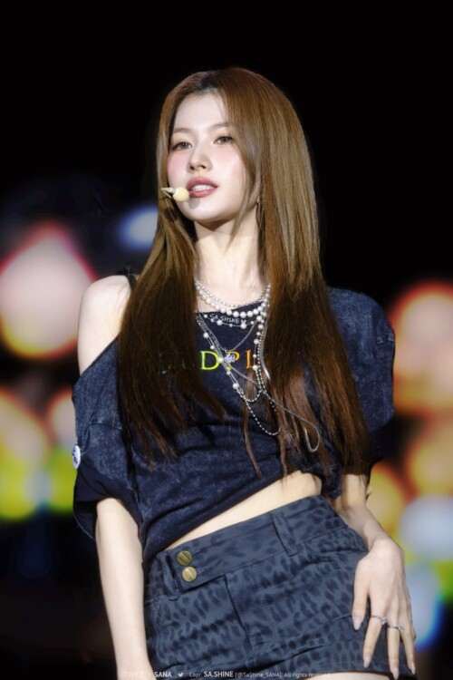 250419 Sana at Coldplay 1578227763b5251db