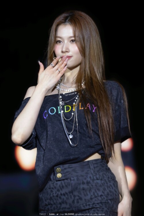 250419 Sana at Coldplay 29be8b4380421d056