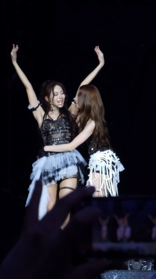 250419 Sana at Coldplay 524f8327961907a18