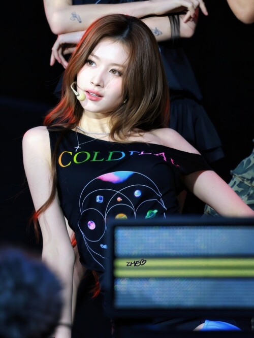 250422 Sana at Coldplay 10b95a85b562776ada