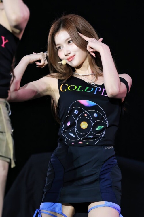 250422 Sana at Coldplay 11362b24010c36ddc8