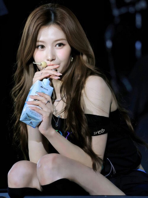 250422 Sana at Coldplay 1384d220f9b3284cc1