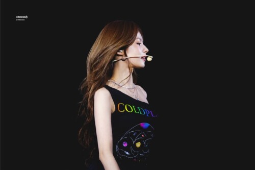 250422 Sana at Coldplay 79569923d29d69b83