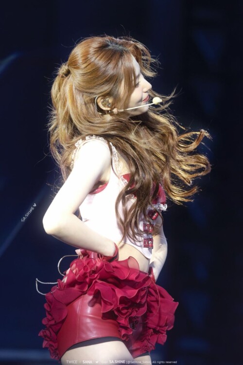 250424 Sana at Coldplay 1502ed4773f5078e9