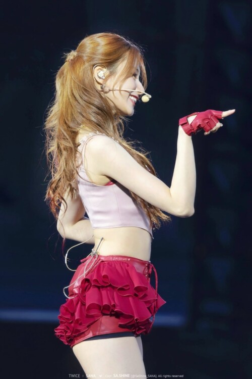 250424 Sana at Coldplay 2558aa367565e0c02