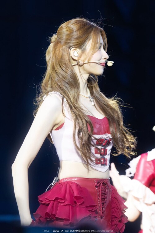 250424 Sana at Coldplay 66947858eb09b934b