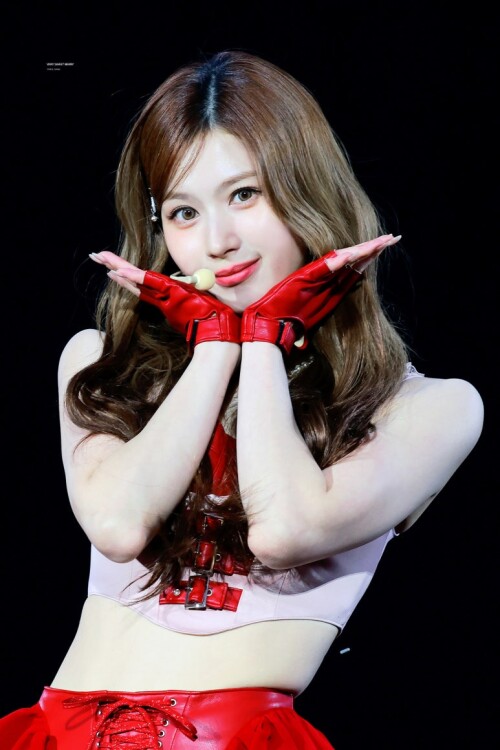 250425 Sana at Coldplay 14d9cd8cddb5ad1cef