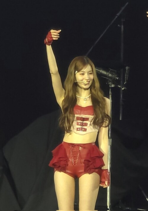 250425 Sana at Coldplay 5f2b8ae2fabc013e6