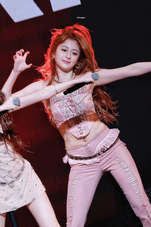 250618 HUH YUNJIN at Mrs GREEN APPLE presents CEREMONY Event documents 2c8b56714e9c93a16