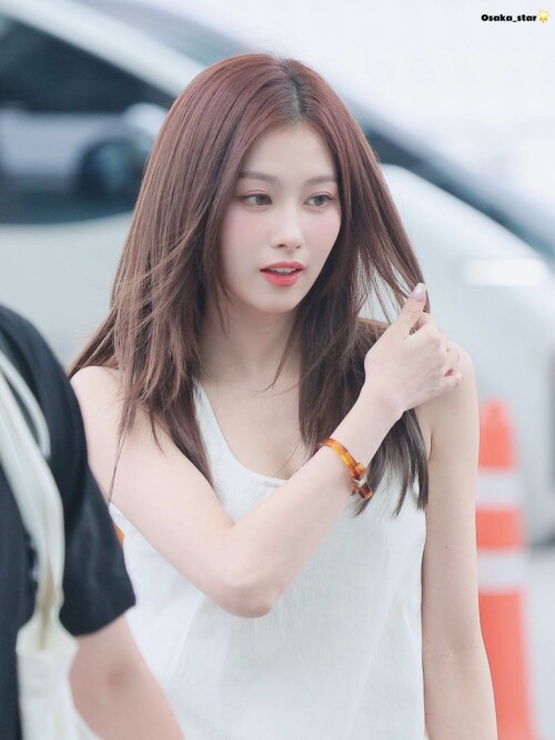 250621 Sana at ICN departure 4b3e702601652fc38