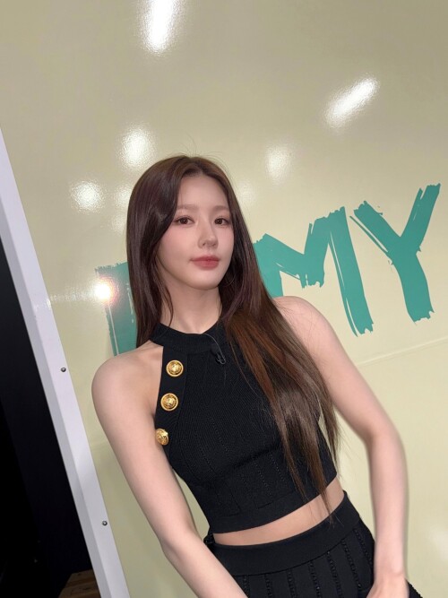 250621 i dle Twitter update with MIYEON documents 21a84864e04fa25a6