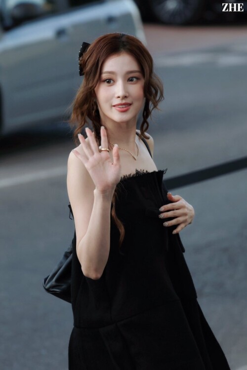250622 Sana at PradaSS26 14f6a8afbfd348b10