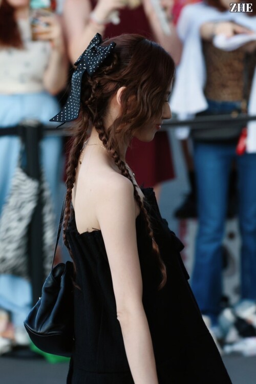 250622 Sana at PradaSS26 3bf5670c2d0dc6e64