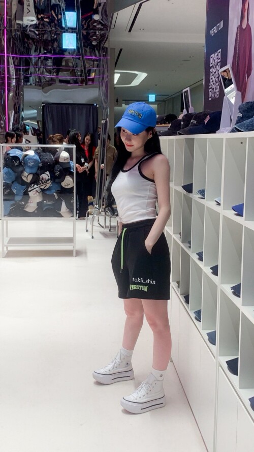 250623 CHAERYEONG at Verutum Pop up documents 1035b1b52c9edc397