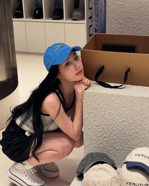 250623 CHAERYEONG at Verutum Pop up documents 5aec91522c1e1c97a