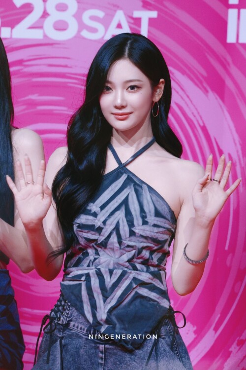 250628 aespa NINGNING at SMTOWN in London documents 18f8fd73f038aaa0f