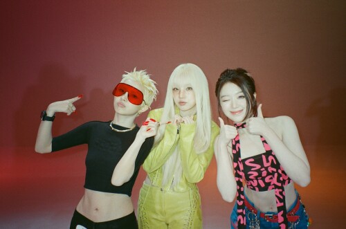 250630 M2MPD Twitter Update with i dle M2 Film Behind Photos documents 2baa338d55893af63
