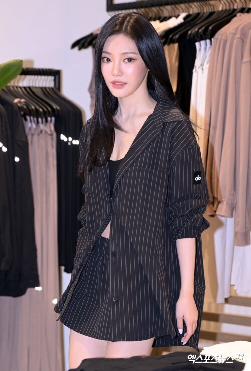 250701 aespa NINGNING at ALO VIP Event in Seoul documents 77c7ec74a4afc5198c7f70ec3ac40c31c