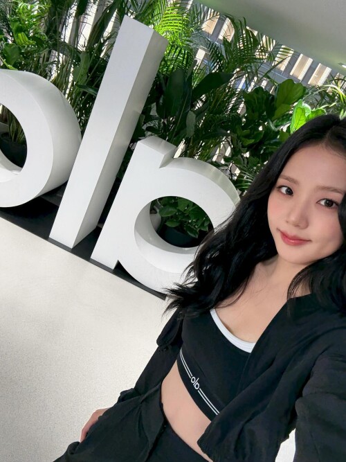 250702 JISOO Instagram Update documents 400b6ceabb2315bbc