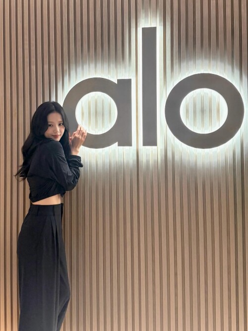 250702 JISOO Instagram Update documents 504a3e0b1248b8509