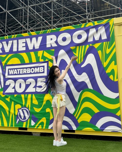 250704 LEE CHAEYEON Instagram Update documents 45bed429df9b1644c