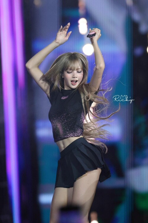 250706 LISA AT WORLD TOUR DEADLINE IN GOYANG D 2 documents 35146daec3b5433e5