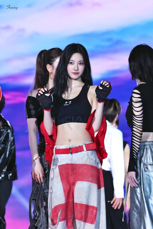 250706 aespa NINGNING at Show Music Core in Japan documents 970cd0812e5579959