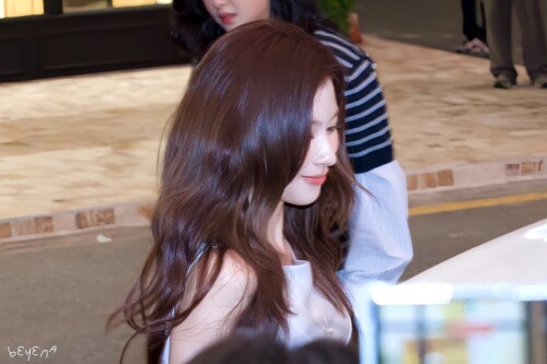 250708 Sana at Pre Listening event 4a94ab9056727e277