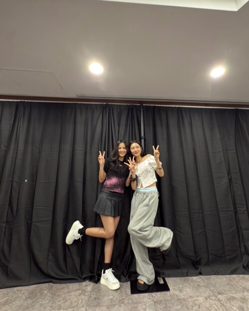 250708 Yoon Rong Rong Instagram Update with JISOO documents 4c50920277764c63a