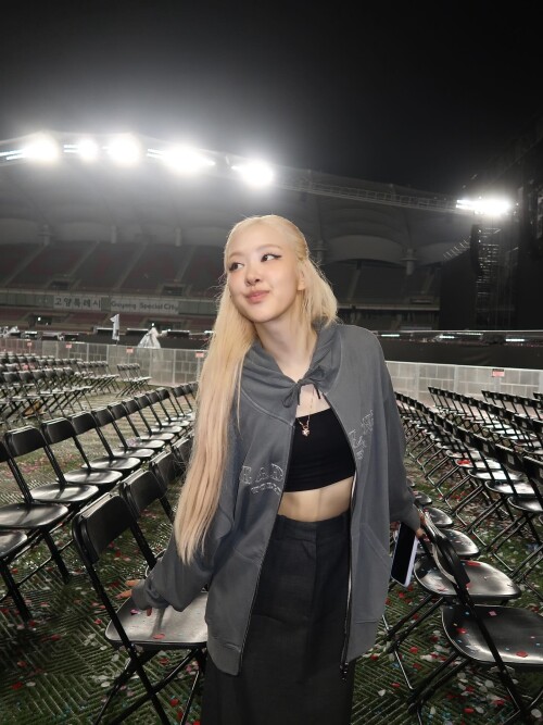 250710 ROSE Instagram Update with BLACKPINK documents 9210c36453fe5bc49