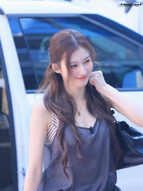 250711 Sana at Music Bank Commute 33530a3b44ea6bfdc