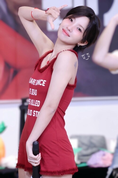 250716 Soyeon at Fansign Event documents 2b0fe1abb8ddfbd0d