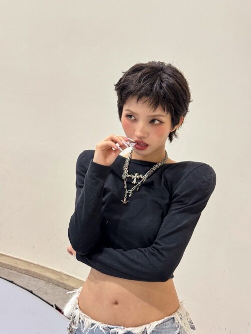 250720 SOYEON Instagram Update documents 3cb4fa06b8df37d3a