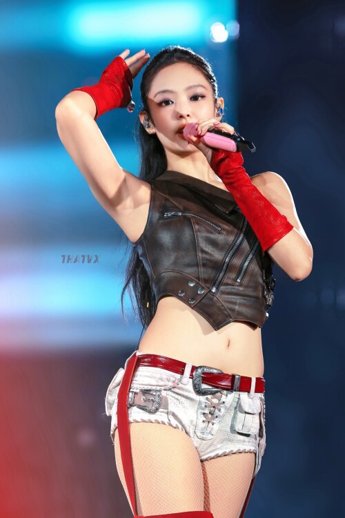 250723 JENNIE AT WORLD TOUR DEADLINE IN TORONTO documents 309a90c015488a3dd