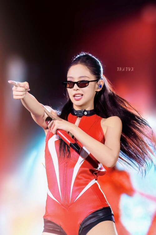 250723 JENNIE AT WORLD TOUR DEADLINE IN TORONTO documents 40668e0701f6ba41a