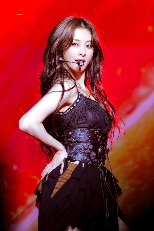 250725 HUH YUNJIN at 2025 Le Sserafim Tour EASY CRAZY HOT in HongKong documents 6259c979aaf53f7f0