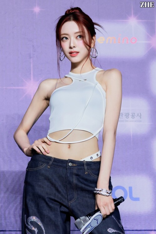 250726 YUNA at 2025 SBS Gayo Daejeon Summer documents 2b542401e884db6c6