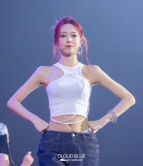 250726 YUNA at 2025 SBS Gayo Daejeon Summer documents 95308300b6c5e2264