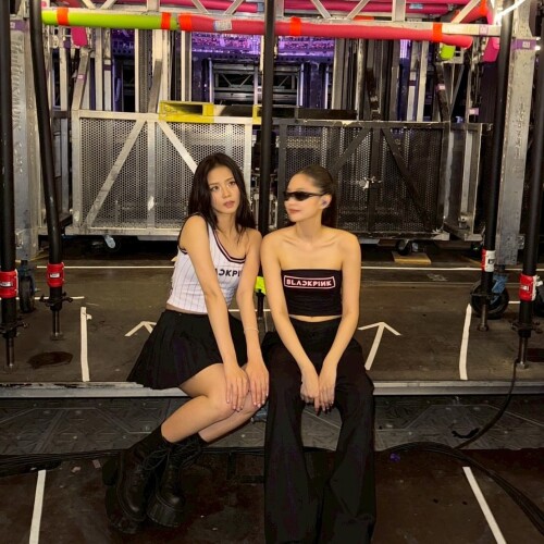 250730 JENNIE Instagram Update with JISOO documents 224712a186578a2b5