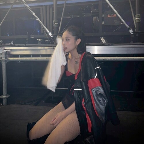 250730 JENNIE Instagram Update with JISOO documents 3789aa581d87225d3