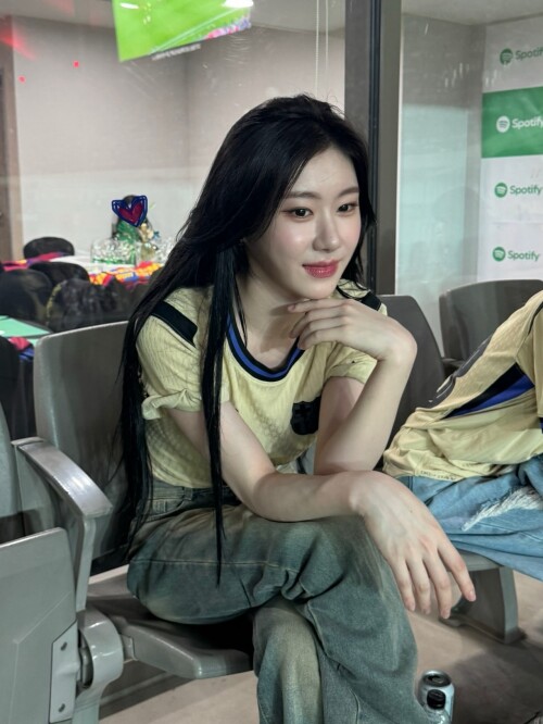 250731 CHAERYEONG Instagram Update documents 50b75a08e5559a7c0