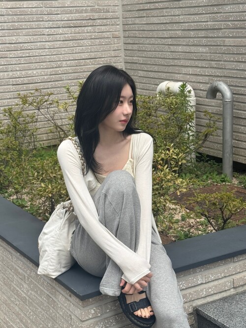 250801 CHAERYEONG Instagram Update documents 258cd6593e4497eb7