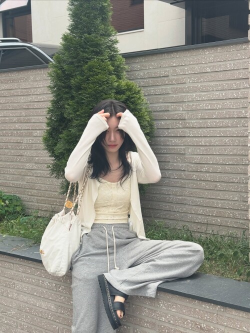 250801 CHAERYEONG Instagram Update documents 4bb456b6b75392242