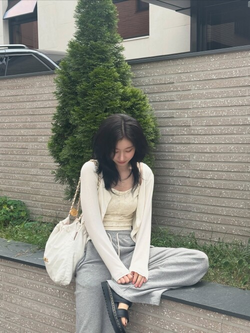 250801 CHAERYEONG Instagram Update documents 55f13edb1948ef62a