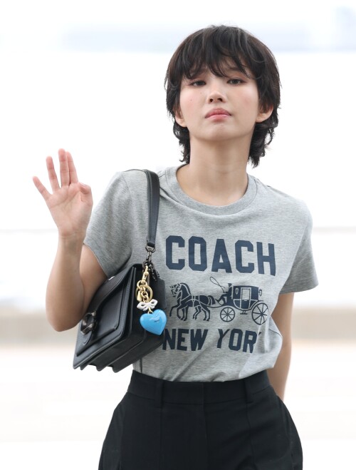 250801 SOYEON at Incheon Airport documents 3ce453092c4847d55
