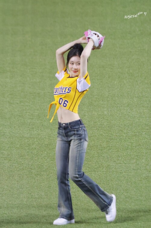 250802 CHAERYEONG AT TAPEI DOME FOR FIRST PITCH documents 1bdbde7e9d48263d6