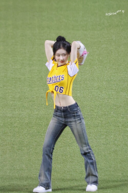 250802 CHAERYEONG AT TAPEI DOME FOR FIRST PITCH documents 2d73a1400cf479356